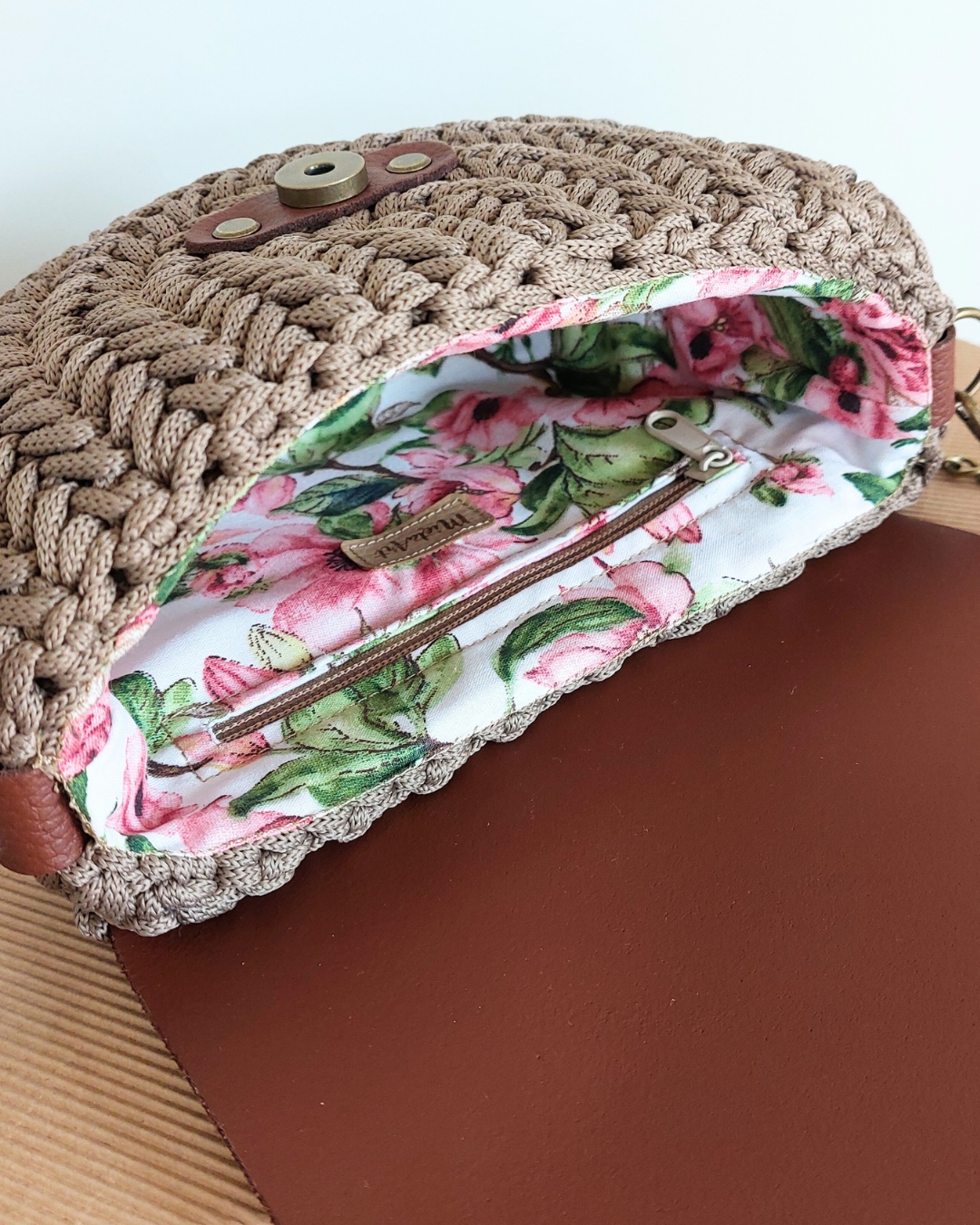 TOREBKA MIA KOKARDA SKÓRA NATURALNA CIEMNY BRĄZ/ KAWA SZNUREK KAWA – PASEK Z ŁAŃCUSZKIEM - obrazek 5