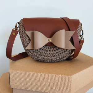 TOREBKA MIA KOKARDA SKÓRA NATURALNA CIEMNY BRĄZ/ KAWA SZNUREK KAWA – PASEK REGULOWANY SKÓRA NATURALNA