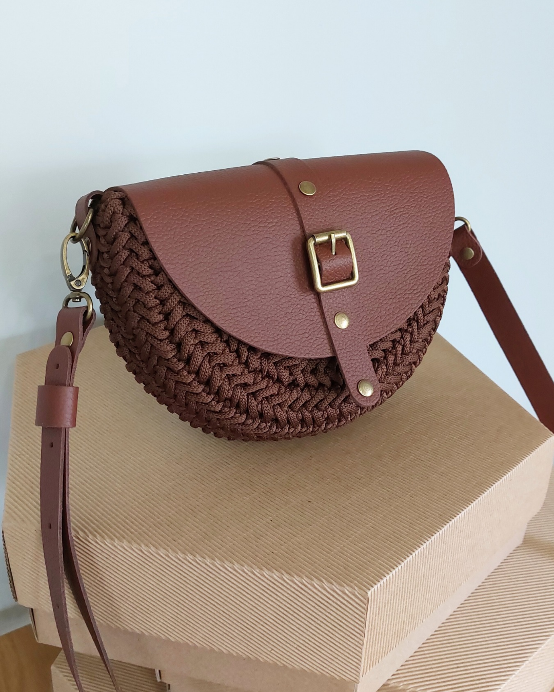 TOREBKA MIA – MLECZNA CZEKOLADA WYKOŃCZENIE CIEMNY BRĄZ – PASEK REGULOWANY - obrazek 2