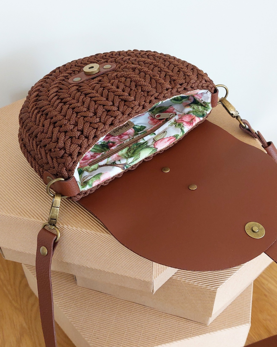 TOREBKA MIA – MLECZNA CZEKOLADA WYKOŃCZENIE CIEMNY BRĄZ – PASEK REGULOWANY - obrazek 4