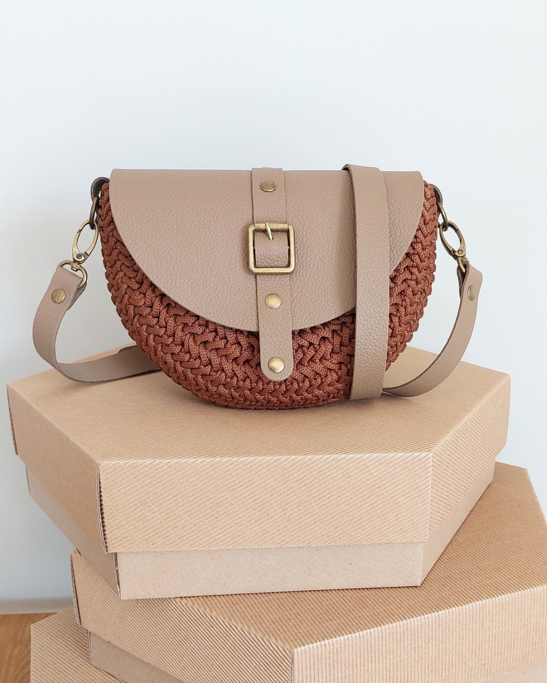 TOREBKA MIA – CYNAMON WYKOŃCZENIE KAWA – PASEK REGULOWANY