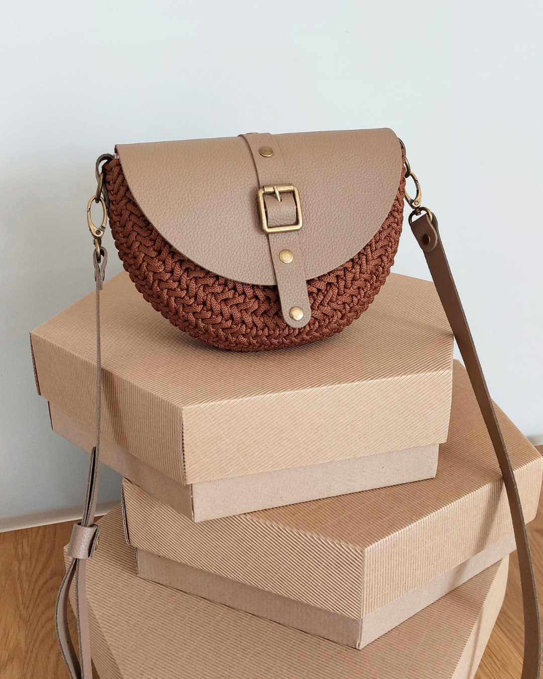 TOREBKA MIA – CYNAMON WYKOŃCZENIE KAWA – PASEK REGULOWANY - obrazek 2