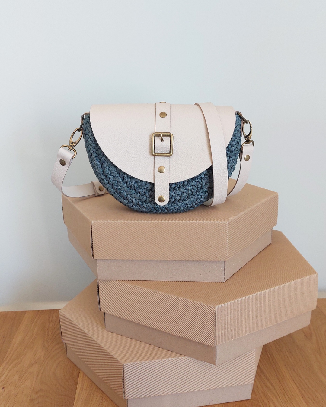 TOREBKA MIA – SZAŁWIA WYKOŃCZENIE JASNY BEŻ – PASEK REGULOWANY