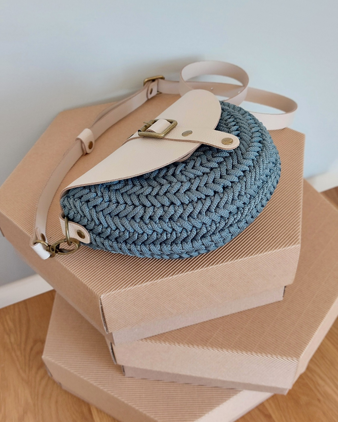 TOREBKA MIA – SZAŁWIA WYKOŃCZENIE JASNY BEŻ – PASEK REGULOWANY - obrazek 4