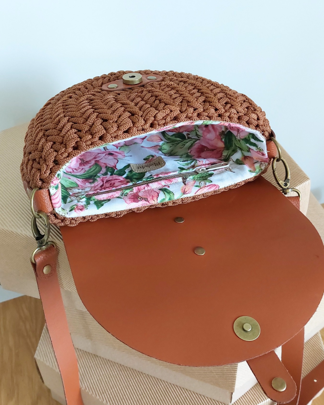 TOREBKA MIA – CYNAMON WYKOŃCZENIE KONIAK – PASEK REGULOWANY - obrazek 4