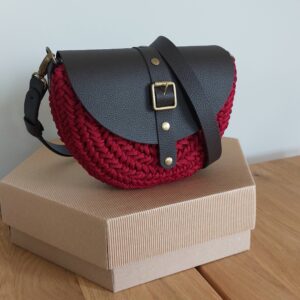 TOREBKA MIA SKÓRA NATURALNA CZEKOLADA SZNUREK MALINA – PASEK REGULOWANY