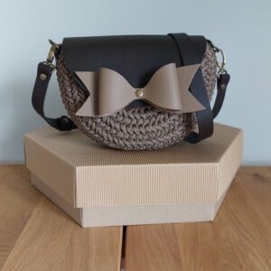 TOREBKA MIA KOKARDKA SKÓRA NATURALNA CZEKOLADA/KAWA SZNUREK KAWA – PASEK REGULOWANY