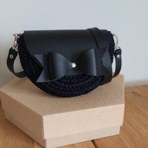 TOREBKA MIA KOKARDKA SKÓRA NATURALNA CZARNA SZNUREK CZARNY – PASEK REGULOWANY