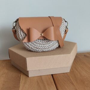 TOREBKA MIA KOKARDKA SKÓRA NATURALNA BISZKOPT SZNUREK IVORY – PASEK REGULOWANY