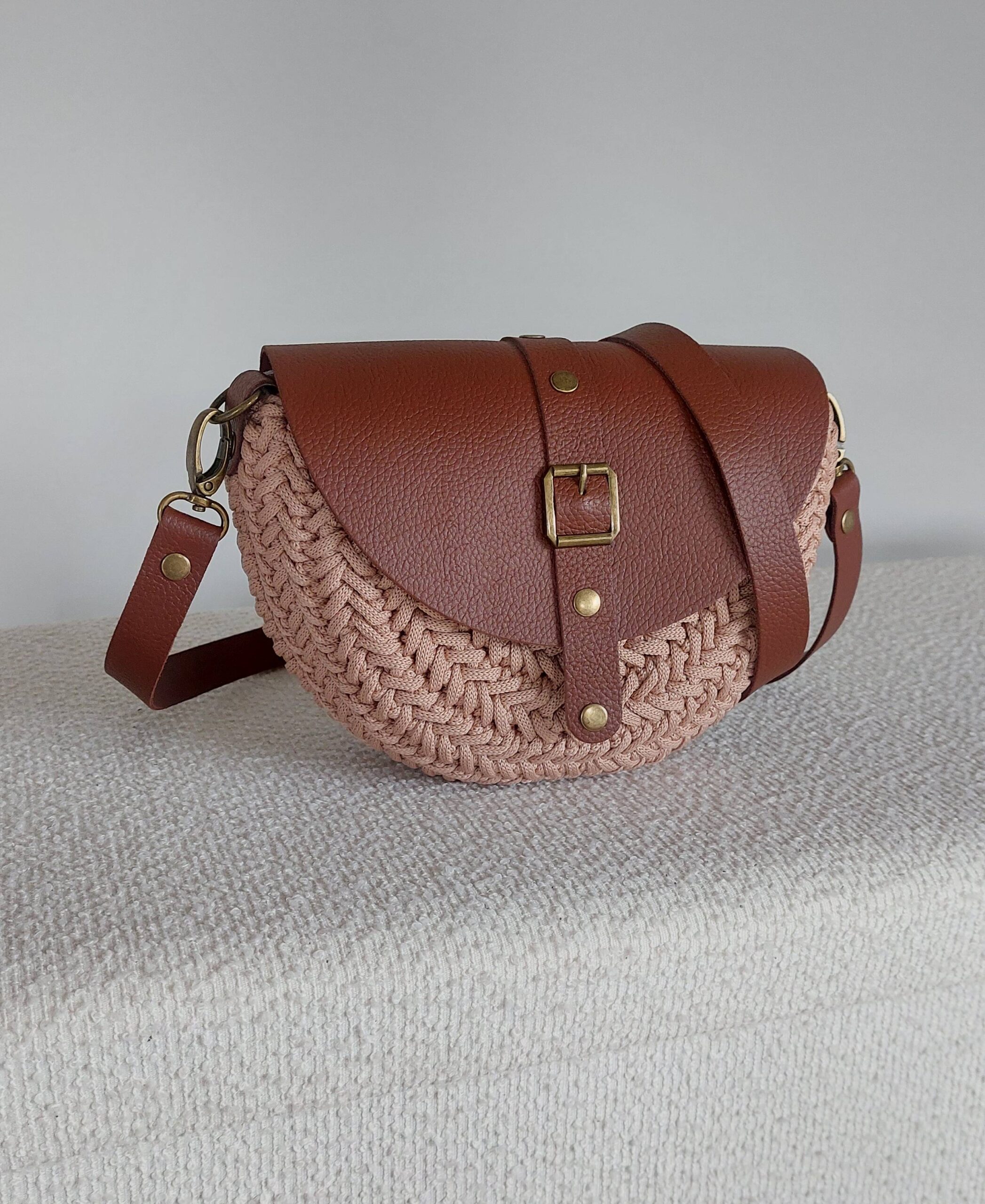 TOREBKA MIA SKÓRA NATURALNA CIEMNY BRĄZ SZNUREK CIASTECZKO – PASEK REGULOWANY